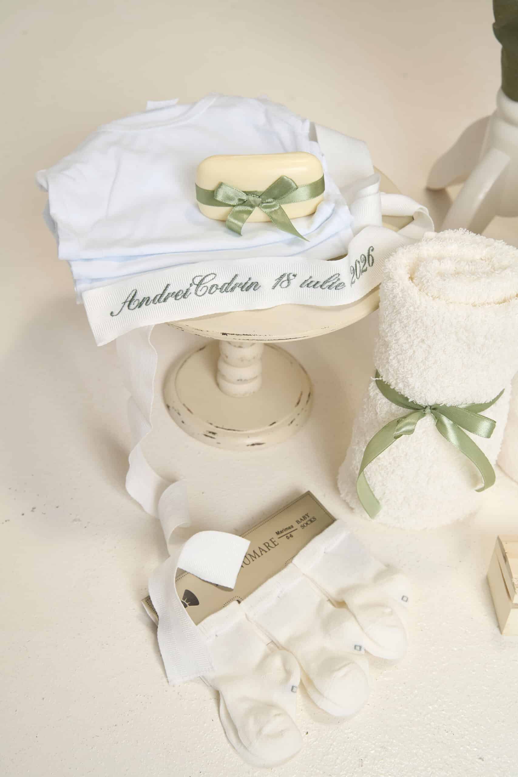 Set complet botez (trusou) - Dan - verde olive 4 Set complet botez (trusou) - Dan - verde olive - imagine 4