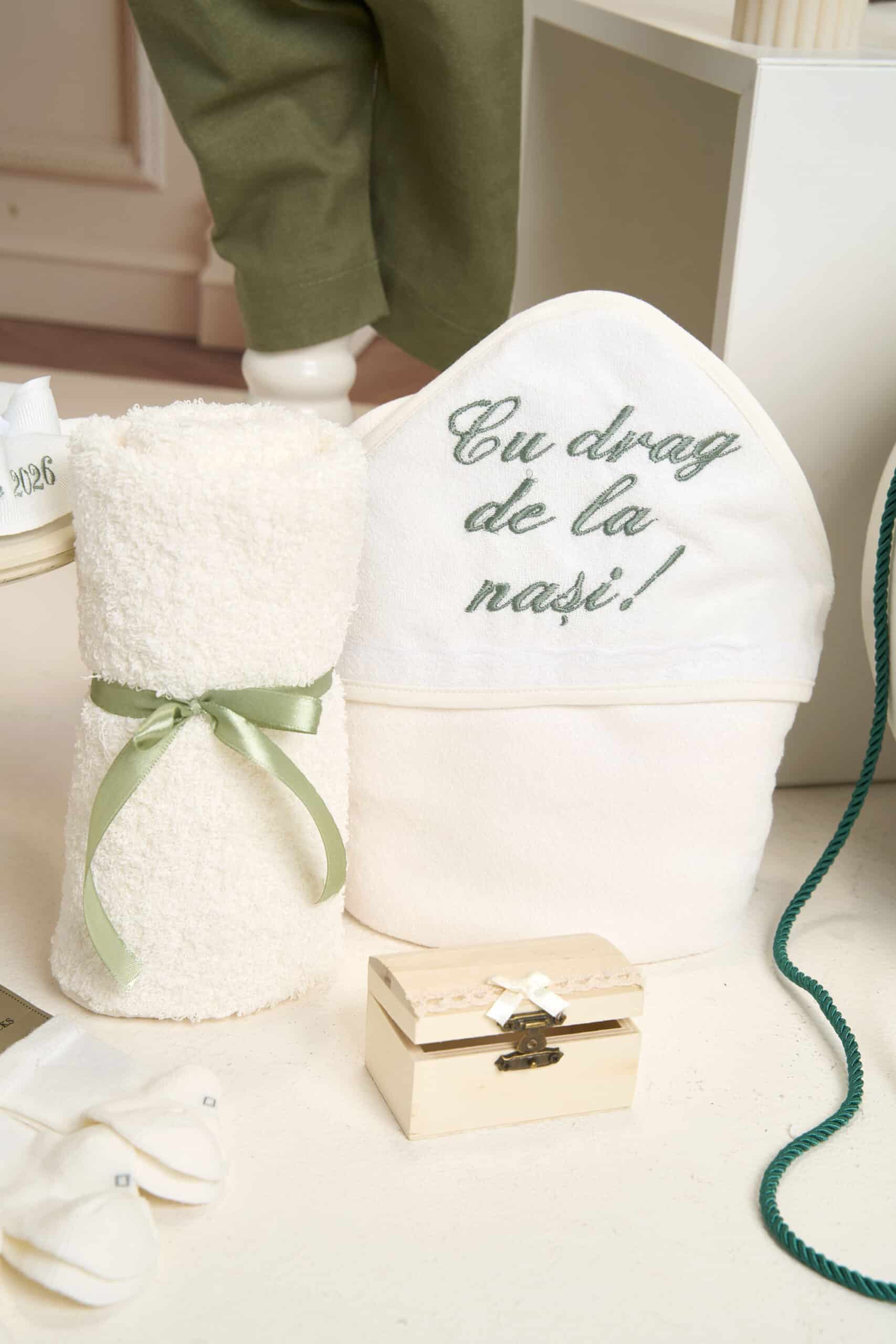Set complet botez (trusou) - Dan - verde olive 3 Set complet botez (trusou) - Dan - verde olive - imagine 3