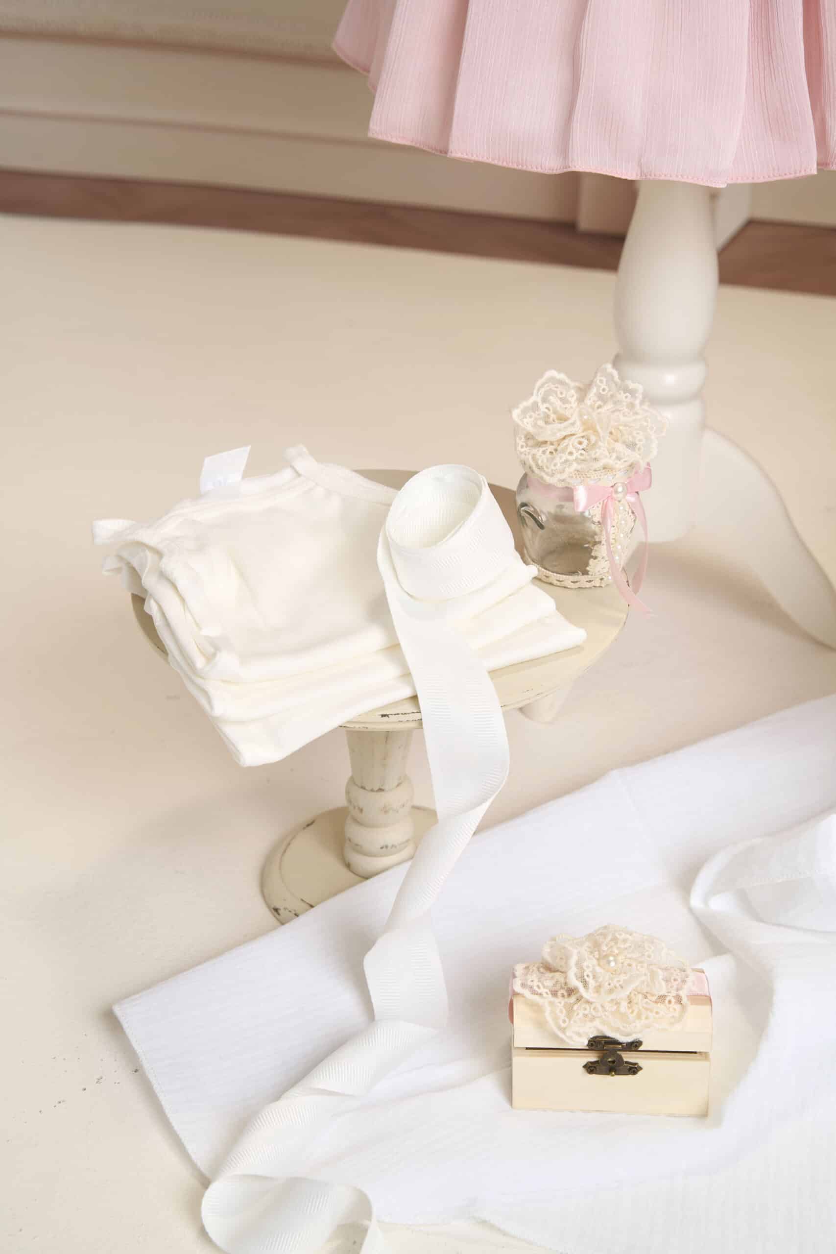 Set complet botez (trusou) - Cora - roz-vintage (mânecă scurtă) 5 Set complet botez (trusou) - Cora - roz-vintage (mânecă scurtă) - imagine 5