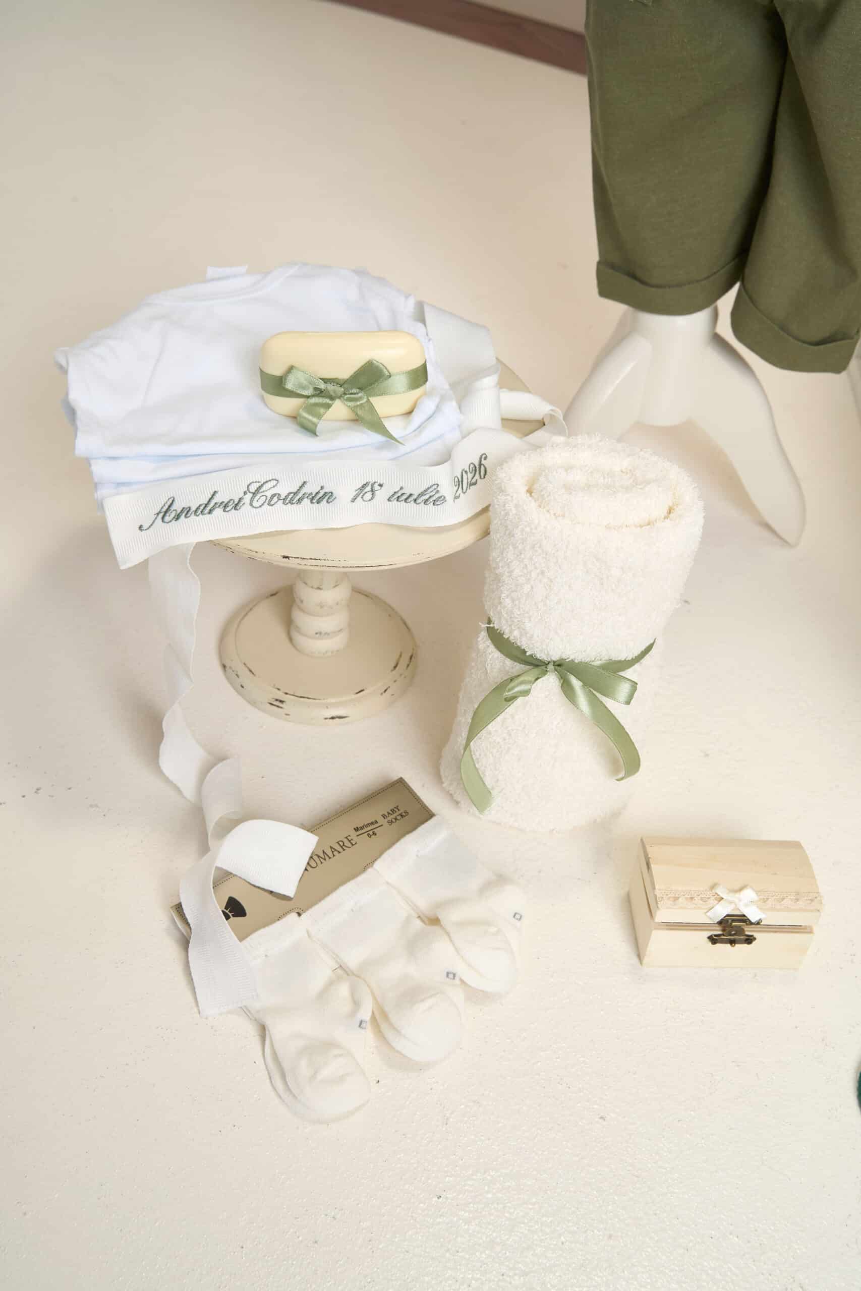 Set complet botez (trusou) - Dan - verde olive 15 Set complet botez (trusou) - Dan - verde olive - imagine 15