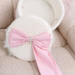 Cufăr botez Olivia buretat din catifea pufoasă - roz-Barbie