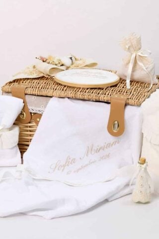 Pachet de botez cu cufăr, trusou și piese textile pentru ceremonie