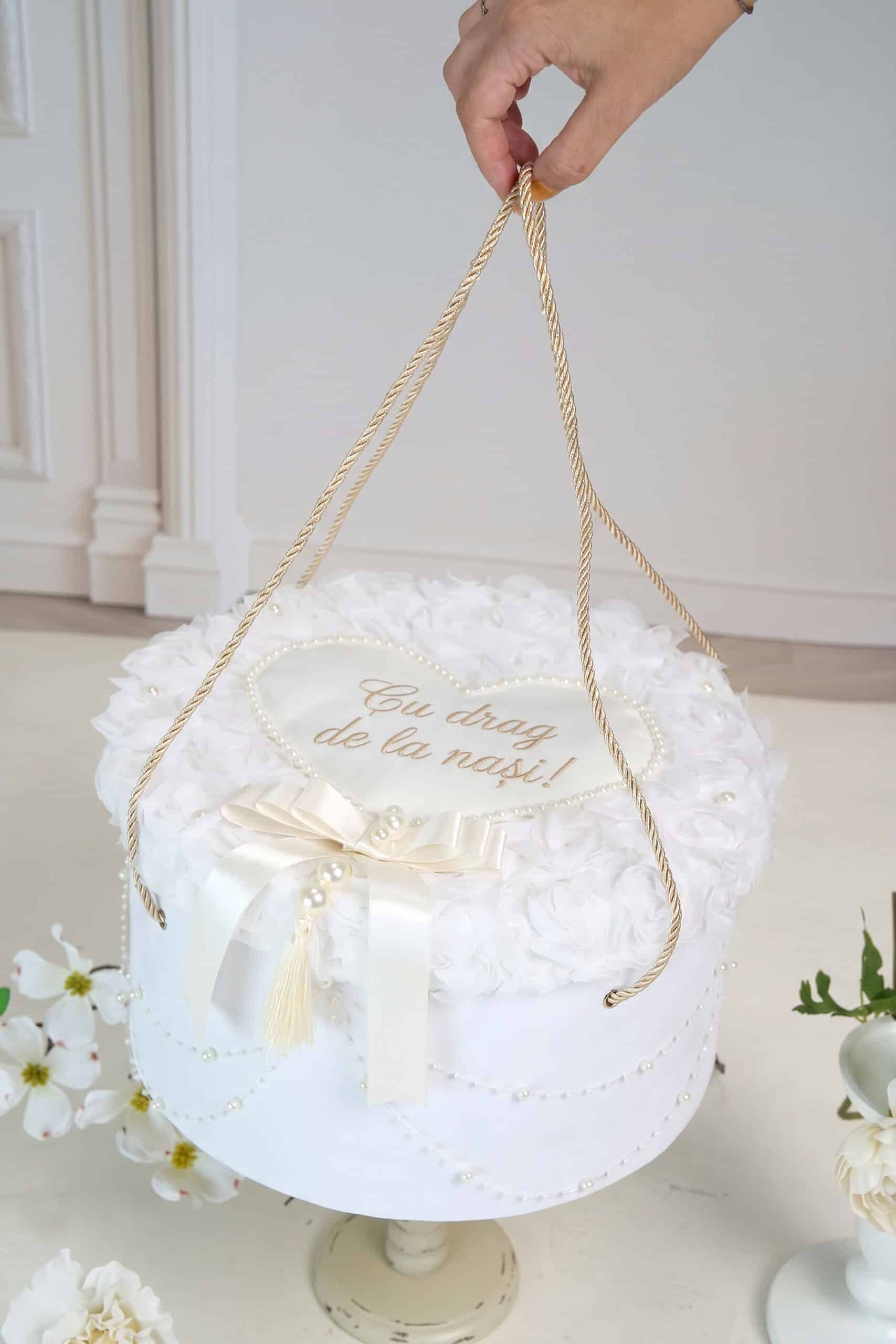 Cufăr Botez pentru Trusou Divine Rose - Alb-Ivoire 1 Cufăr Botez pentru Trusou Divine Rose - Alb-Ivoire