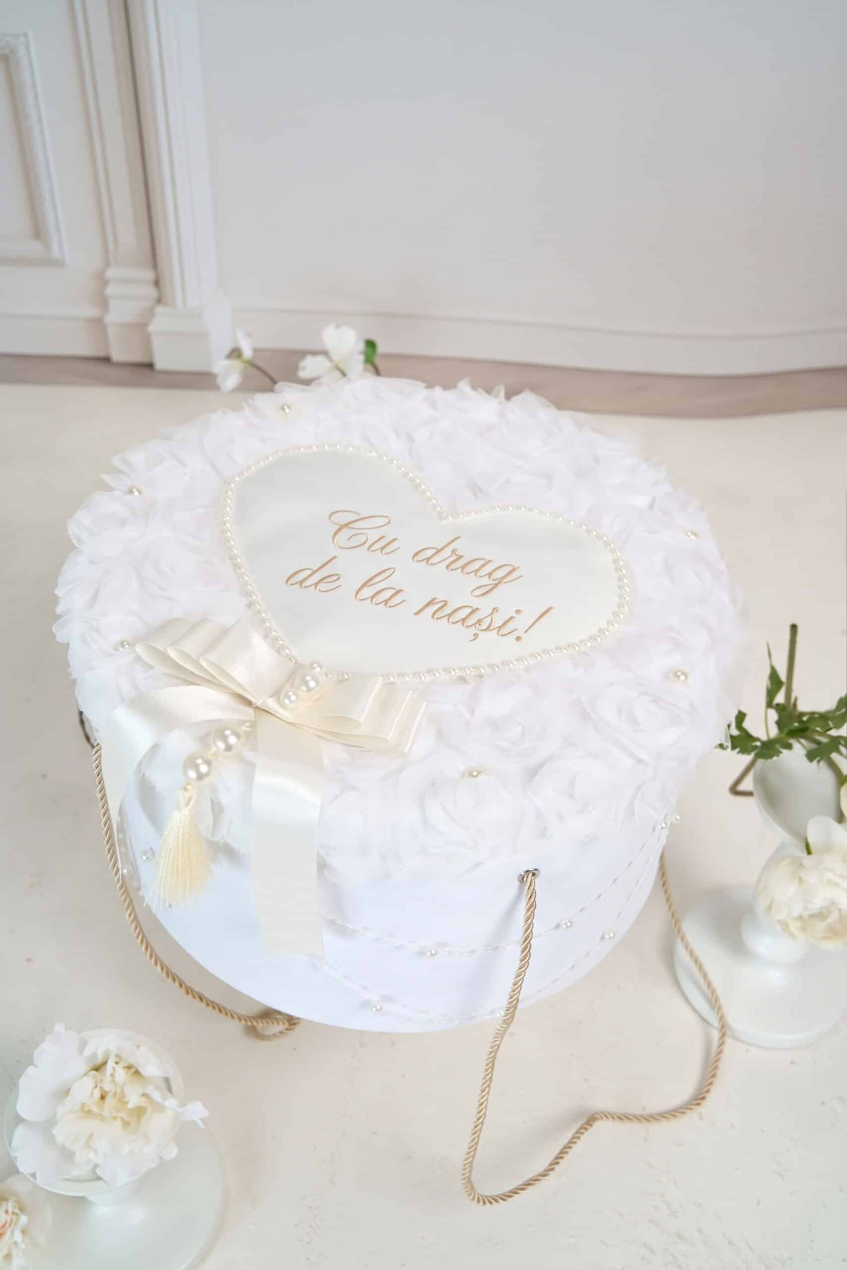 Cufăr Botez pentru Trusou Divine Rose - Alb-Ivoire 4 Cufăr Botez pentru Trusou Divine Rose - Alb-Ivoire - imagine 4